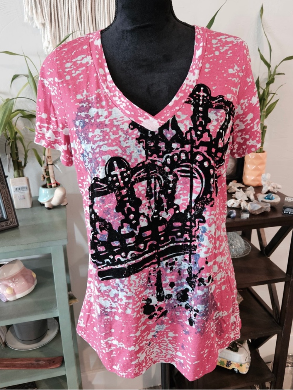 Women's Red and Black TexturedCrown Graphic V-Neck Tee